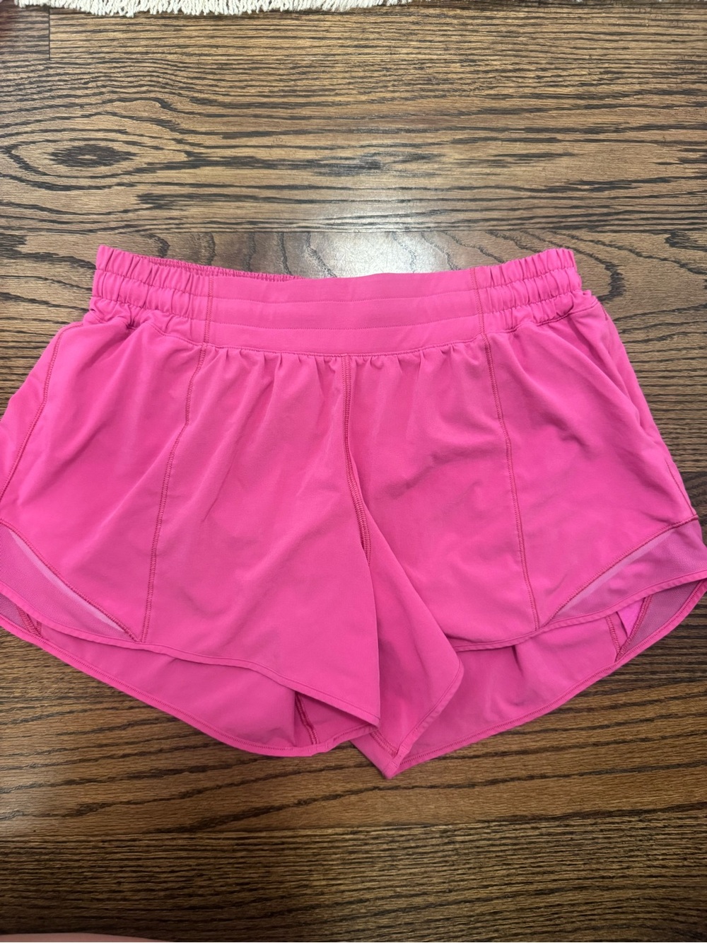 lululemon Women’s Athletic Shorts Hotty Hot 2.5” - Picture 3 of 4
